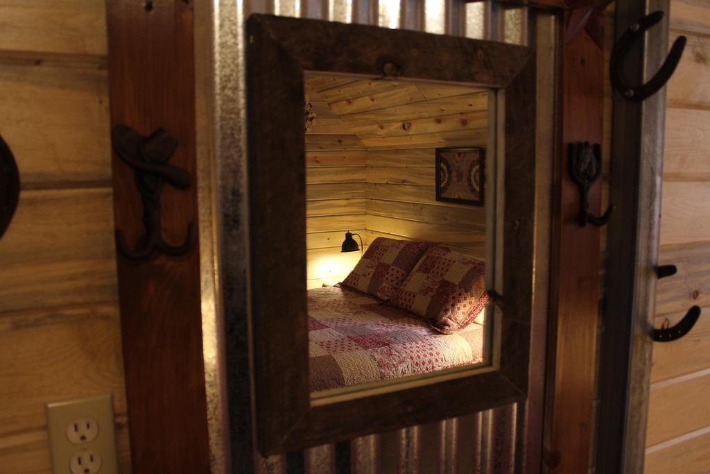 Silver Cabin In The Western Barn Monticello Extérieur photo